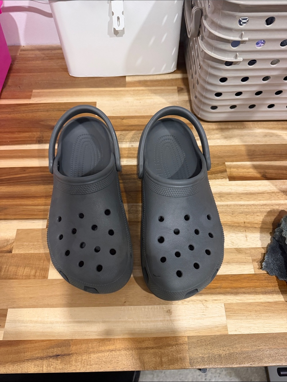 CROCS Men's Classic Clog in Gray